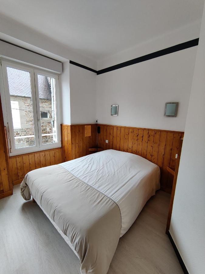 Saint - Pierre Hotel Villedieu-les-Poëles
