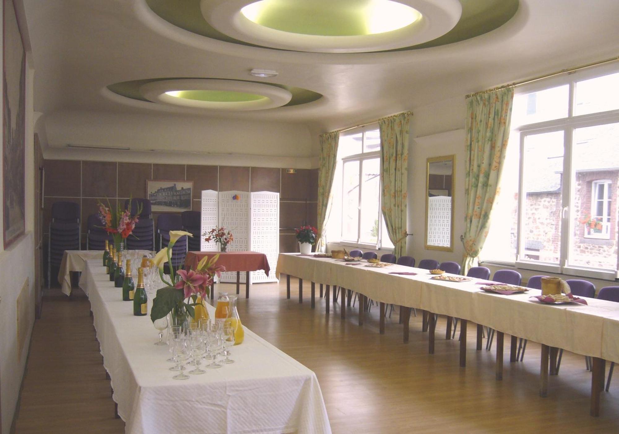 Hotel Saint - Pierre Villedieu-les-Poëles