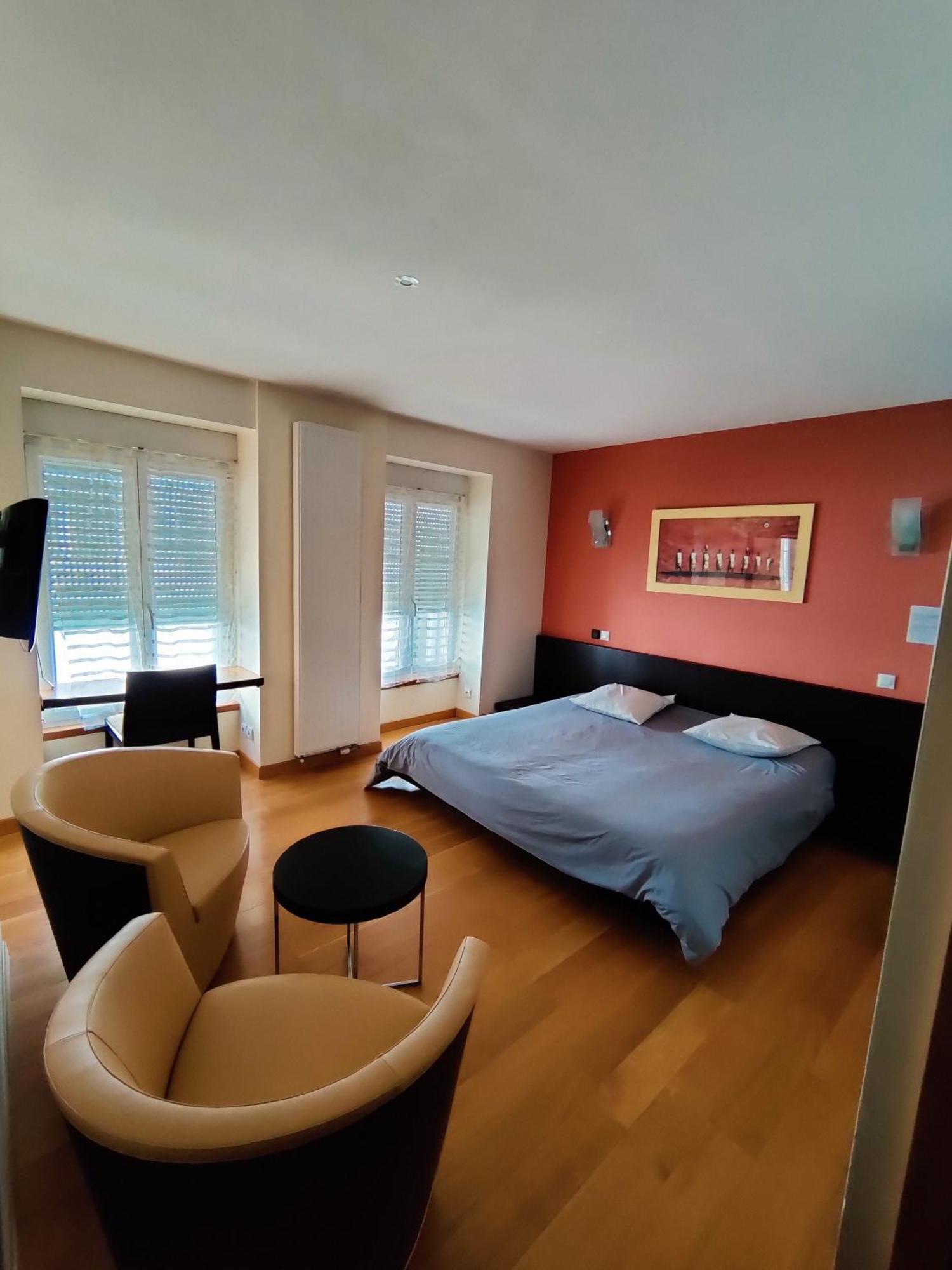 Hotel Saint - Pierre 2*