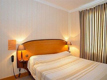 Saint - Pierre Hotel Villedieu-les-Poeles-Rouffigny