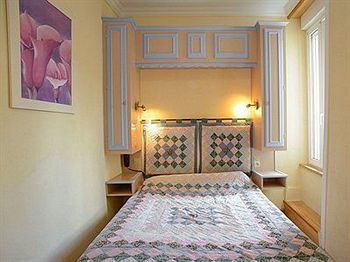 Hotel Saint - Pierre Villedieu-les-Poëles